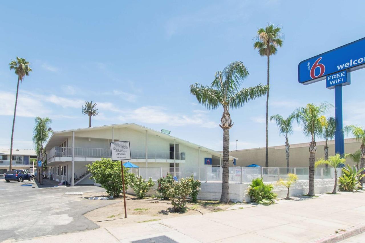 Motel 6 Bakersfield Exterior photo