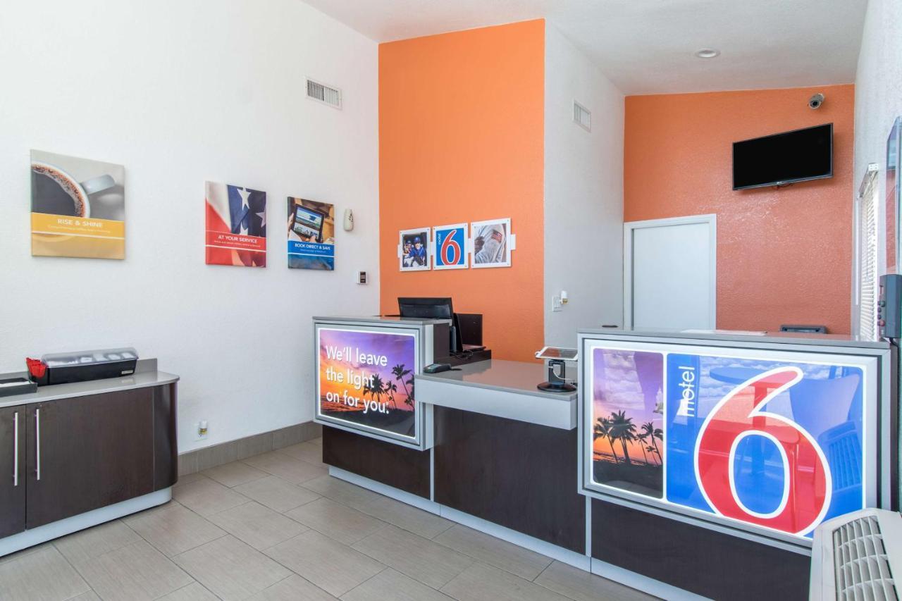 Motel 6 Bakersfield Exterior photo