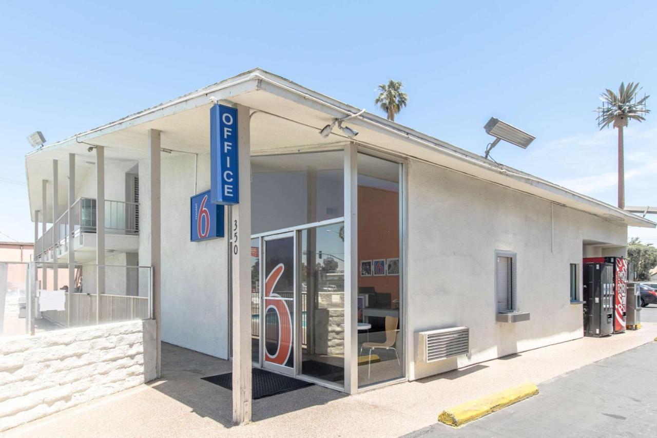 Motel 6 Bakersfield Exterior photo