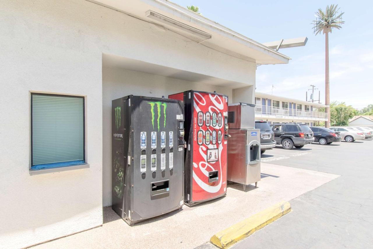 Motel 6 Bakersfield Exterior photo