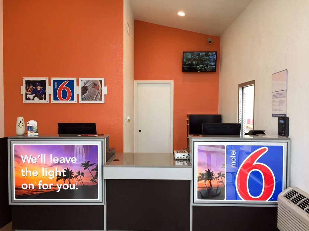 Motel 6 Bakersfield Interior photo